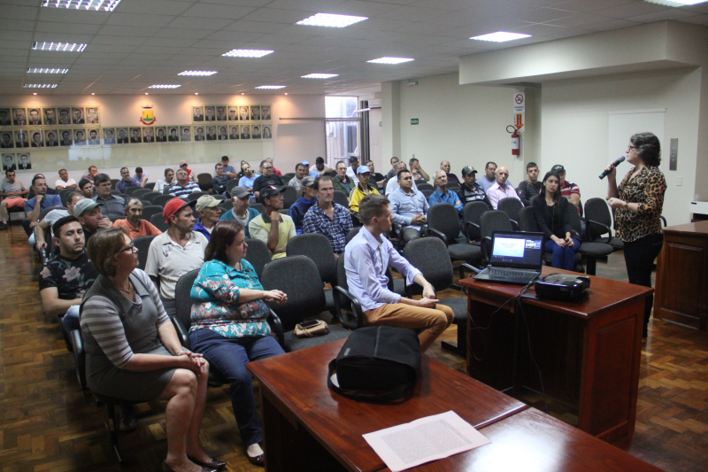 Novembro Azul: servidores municipais recebem informações sobre a saúde do homem